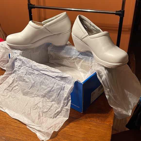 Women Nurse Mates - Picture 4 of 4